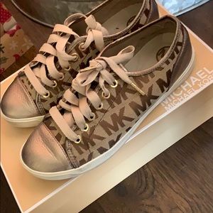 Michael Kors  SZ 7m bronze sneakers.
